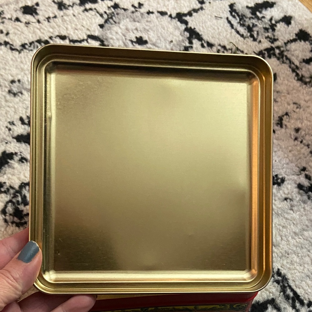 Crayola Vintage 1992 Red Collectible Tin Box square - Picture 9 of 9